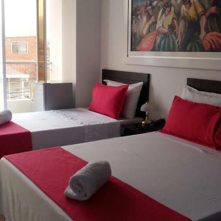 Hotel Giron Plaza Екстер'єр фото