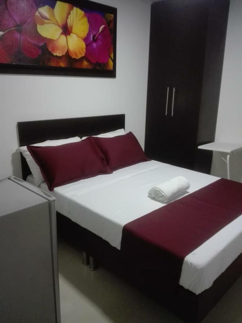 Hotel Giron Plaza Екстер'єр фото