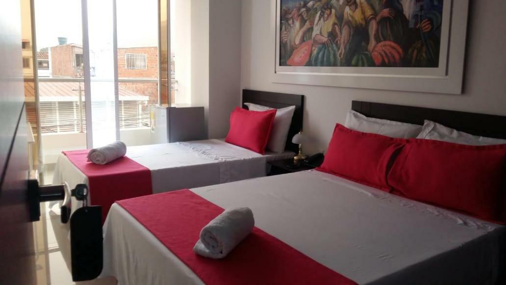 Hotel Giron Plaza Екстер'єр фото
