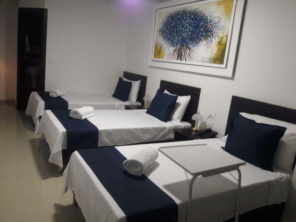 Hotel Giron Plaza Екстер'єр фото